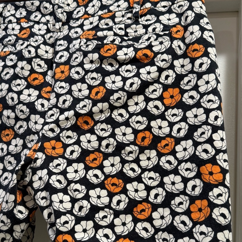 Lands' End Black with Floral Print Mid Rise Shorts Size 10P - Picture 6 of 12
